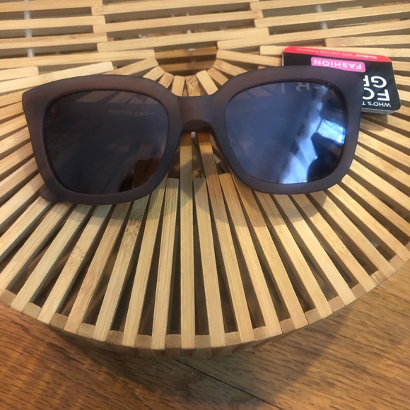 Foster Grant Translucent Sunglasses - Picture 4 of 6